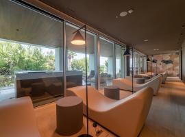 Hotel Relax Family & Spa，位于圣贝内代托-德尔特龙托的带热水浴缸的酒店