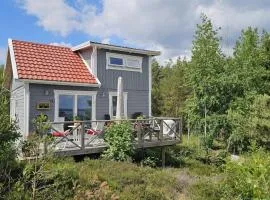 Cottage with sea view at Tjorn Island