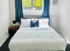 Sunny private room with private bathroom