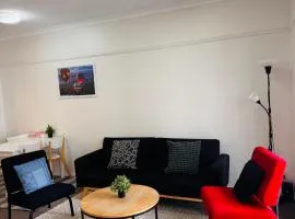 Minimalist 2-Bed, 2-Bath Apartment in Melbourne CBD - Free Parking
