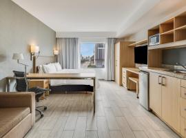 费斯塔蒙特雷拉费酒店，位于蒙特雷的酒店