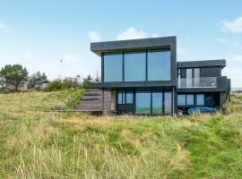 Beautiful Home In Borhaug With House Sea View，位于Borhaug的酒店