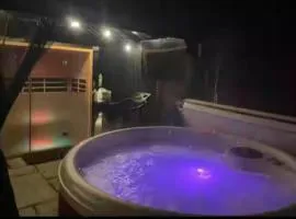 Pet Friendly Home in Chelmsford-Hot Tub-Sleeps 6