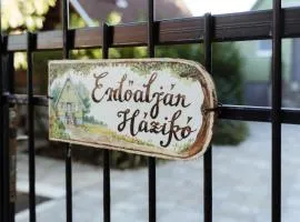 Erdőalján Házikó