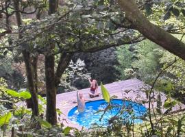 Cabaña de Montaña 9per Aire Fresco & Naturaleza，位于Trojas的酒店