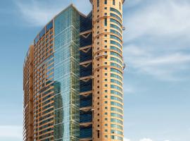Grand Millennium Al Wahda Hotel and Executive Apartments Abu Dhabi，位于阿布扎比阿尔华达购物中心附近的酒店