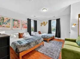 Large Studio in Center City that Sleeps 4 with Fast Wifi