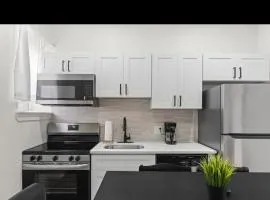 Modern 2 bedroom 1 bath unit 2 Near Airport, Xfinity Arena and Eagles Stadium