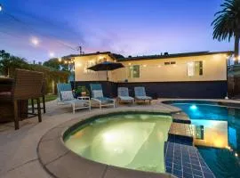 Cozy Room with Hot Tub, Pool, Sauna & Gym Near Beach