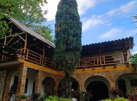 SPA Ambiental Los Alpes，位于El Totumo的山林小屋