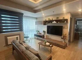 BSA Twin Tower - Exquisite Stays Private 2BR Rental