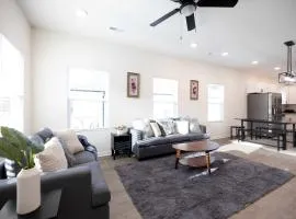 4 Min to Downtown - 10 to Elon - Washer and Dryer