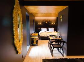 River Lodge Hotel Insolite，位于马里斯的酒店