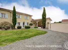 Havre de paix à Chalain-le-Comtal avec piscine privée - FR-1-496-374