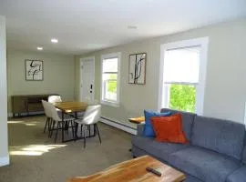 Comfortable Renovated 3 Bed Apartment