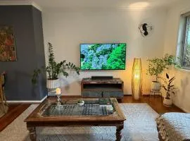 Boongala - Central 3BR pet friendly family home