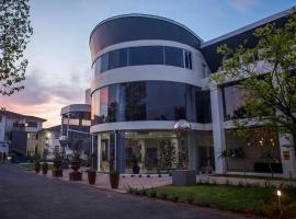 ANEW Hotel & Convention Centre OR Tambo Johannesburg，位于伯诺尼的酒店