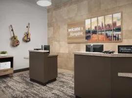 首府奥斯汀大学汉普顿套房酒店