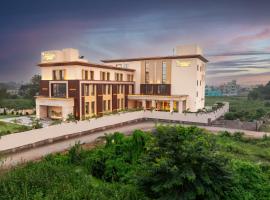 Krishna's courtyard Hotel & Convention,位于Urāli的酒店