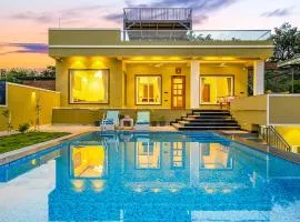 ELIVAAS LakeMount 2-BHK Getaway with Private Pool, Open-Air Gazebo & Terrace At Fatehsagar Lake