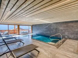 Apartment w pool and spa