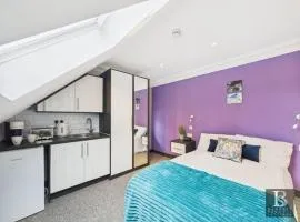 Luxury room's with ensuite and kitchen, parking in Slough Centre