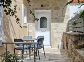 Το πετρινο σπιτι