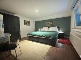 CHL Stay apartment One-Bedroom Apartment Steps from Luxembourg Hospital-Private Garden Included，位于卢森堡的宠物友好酒店