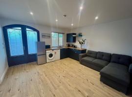 Cosy Country Cottage Near Emerald Park，位于Dunshaughlin的酒店