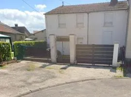 Maison 2 chambres doubles cour et jardin