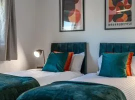 Modern Comfort 2BR Flat for 5 Central & Quite
