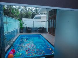 DNC Shevaroys Resorts & Spa，位于埃尔加德的酒店