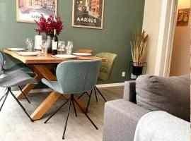 59m2 Aarhus Lejlighed i Gadeplan med Parkering lige udenfor，位于奥胡斯的酒店