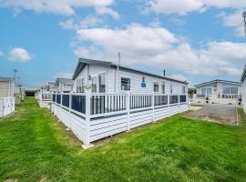 Stunning Lodge At Seaview Holiday Park In Kent Ref 47012Pb，位于惠茨特布尔的酒店