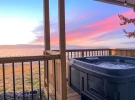 Chalet 691 Waterfront with Spa, Fireplace, WiFi & AC