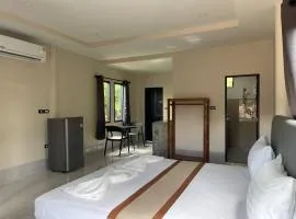Baan klang suan at kantiang bay