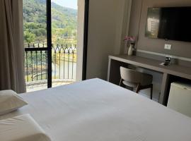 古亚尔尼酒店，位于阿瓜斯迪林多亚的酒店