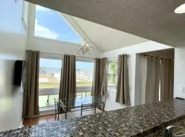LR1 Bay Tree 1 bedroom condo with pool