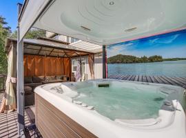 Mtn Views and Hot Tub 4,300-Sq-Ft Oakland Retreat，位于Canyon的酒店