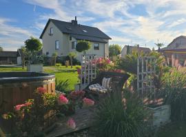 VIP VILLAGE Las Woda Rower - Podgrzewany Basen, Balia, Sauna，位于Miedzierza的酒店