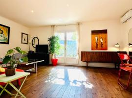 T2 cosy avec jardin privé et terrasses au calme，位于卡布列斯的酒店