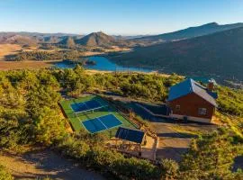Wild Moon Ranch with Pickleball, Cedar Tub, Views