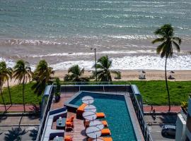Viva hospedagens - Flat 009 beira mar com Varanda e piscina aquecida，位于若昂佩索阿的酒店