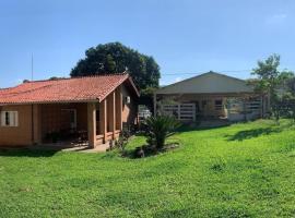 Pousada Coqueiros，位于德尔菲诺波利斯的酒店