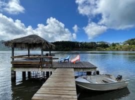 HUAHINE - Villa Toru Maroe Bay 7 pers，位于Faie的酒店