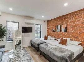 Stylish Studio Sleeps Four - 10 mins to DT (B)