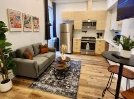 Renovated Jr 1BR - Center City - Sleeps 4 - 2 Beds