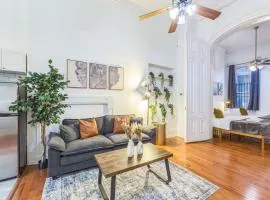 Large Historical Center City 1BR that Sleeps 4