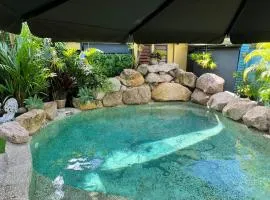 Oasis, in leafy Whitfield.