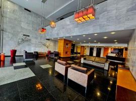 Hotel Santoni，位于瓜拉普阿瓦的酒店